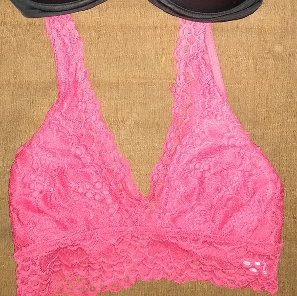 Bundle of 3 VS Bras - Picture 2 of 3